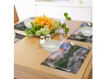 Tovagliette Abakuhaus Berg, Vista Idilliaca Con Albero Su Un Lago Tranquillo Circondato Da Montagne E Cielo Malinconico, Tiscjdeco In Tessuto Resistente Al Colore Per La Sala Da Pranzo E La Cucina, Multicolore