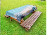 Abakuhaus Tovaglia Marittima Da Esterno, Costumi Da Bagno, Conchiglie, Sabbia E Bicchieri Su Assi Di Legno Dipinte, Azzurro Cielo E Multicolore, 145X265 Cm