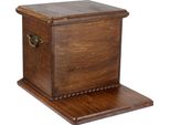 Bulldog, Englische Bulldogge - eine große Urne für die Asche des Hundes, eine hölzerne Urne mit dem Kopf des Hundes, eine Box für die Hundesasche der Marke Art-Dog