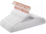 In And Outdoormatch Appendiabiti In Velluto Cydney - 50 Pezzi - Appendiabiti Antiscivolo - Gancio Girevole In Oro Rosso - Spessore 0,6 Cm - Salvaspazio - Lunghezza 45 Cm - Per Giacca, Camicia, Gonna, Pantaloni, Cravatta - Bianco
