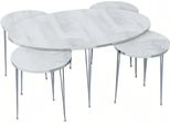 Elegante Tavolo In Legno Bianco Con Tavolini Dal Design Moderno