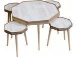 Elegante Tavolino In Legno Beige Per Un Salotto Moderno