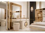 Elegante Toletta In Legno Beige Con Specchio E Sgabello