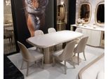 Elegante Set Di Tavolo E Sedie In Legno In Beige Moderno