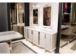Elegante Credenza In Legno Bianco Con Specchio Dal Design Moderno