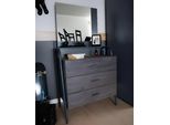 Moderna Cassettiera In Legno Grigio Con Ampio Spazio Di Archiviazione E Design Elegante