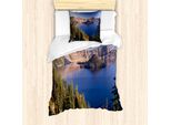 Abakuhaus Lake Forest Set Copripiumino Per Letti Singoli, Crater Lake Vulcano, Antiacaro, Adatto A Chi Soffre Di Allergie, Con Federa, 135 Cm X 200 Cm - 80 X 80 Cm, Multicolore