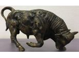 Casa Padrino Figura In Bronzo Toro Bronzo / Oro 38 X 13 X H. 23 Cm - Figura Decorativa