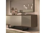 Credenza In Legno: Per Un'eleganza Sobria E Uno Spazio Funzionale Dove Riporre Gli Oggetti.