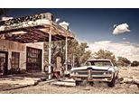 Fototapete Papermoon "Verlassene Tankstelle", Bunt, B:3,5M L:2,6M, Vlies, Tapeten