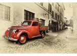 Fototapete Papermoon "Rotes Auto In Altem Foto", Bunt, B:4M L:2,6M, Vlies, Tapeten
