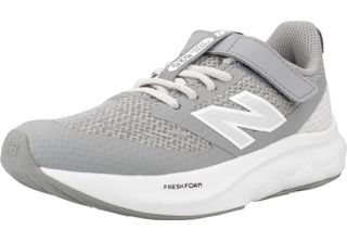 Sneakers Del Marchio New Balance Del Modello Pt625 Ed Grigio