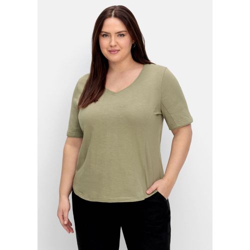 Shirt mit V-Ausschnitt und gerundetem Saum, hellkhaki, Gr.56/58