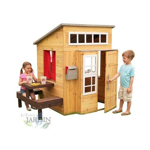 Modernes Holzspielzeughaus im Freien