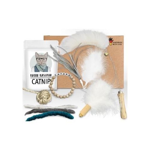 Kater Kasimir Deluxe Set mit 9 beliebten Katzenspielzeugen aus Naturmaterial und handgemachtem CATDAD Armband
