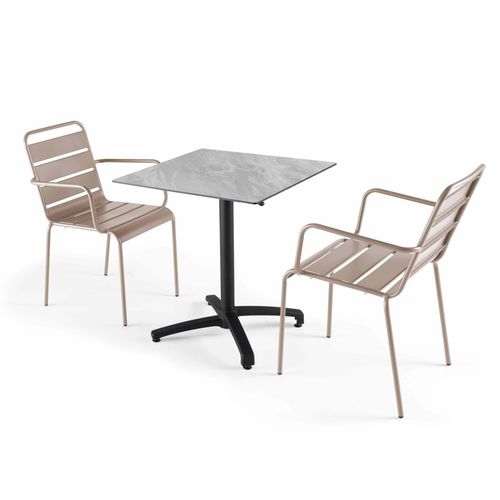 Oviala Tisch 70x70 cm neigbar Marmor und 2 taupefarbene Metallstühle 70x72x70cm