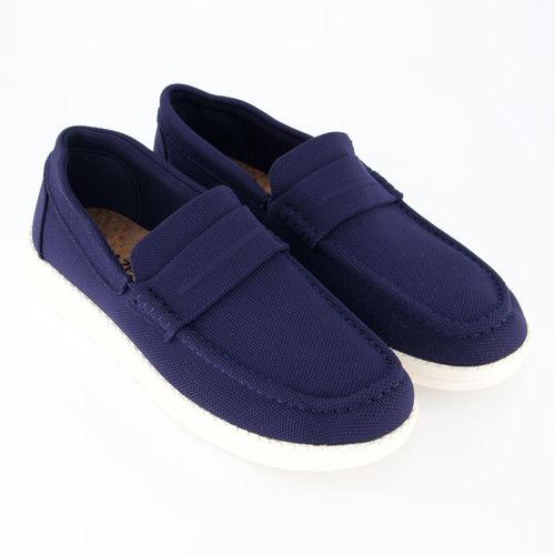 Dunkelblaue Loafer mit weißer Sohle