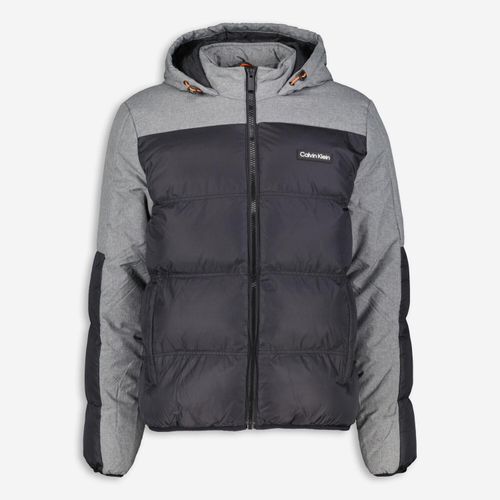 Schwarz-graue Pufferjacke