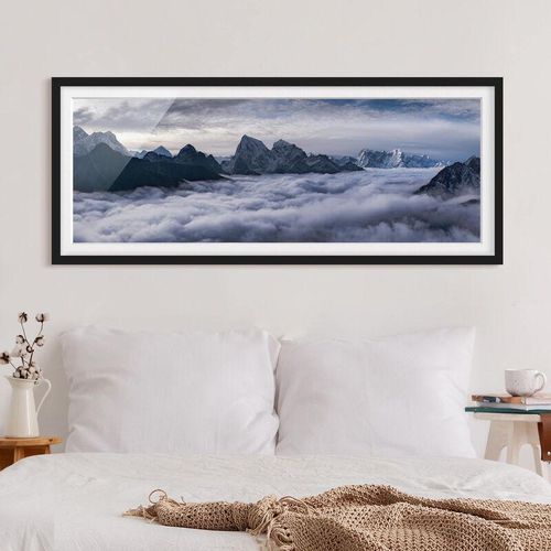 Bild mit Rahmen - Wolkenmeer im Himalaya Größe HxB: 20cm x 50cm, Rahmen: Schwarz