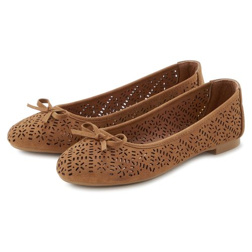 Ballerina LASCANA Gr. 40, braun (camelfarben) Damen Schuhe Freizeitschuh, Slipper, Halbschuh mit kleinen Cut-Outs VEGAN