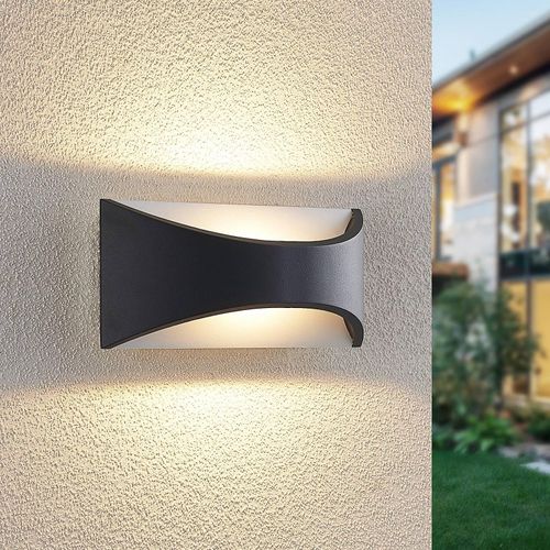 Lindby Mathea LED-Außen-Wandleuchte, Länge 22 cm