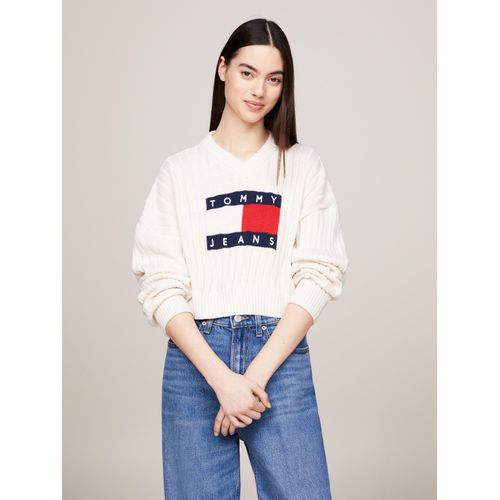 Strickpullover TOMMY JEANS "TJW VNCK CENTER FLAG SWEATER EXT" Gr. M (38), weiß (ancient weiß) Damen Pullover mit Tommy Jeans Center Logo-Flag