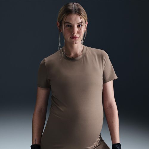 Nike (M) One Dri-FIT Slim-Fit top met korte mouwen voor dames (zwangerschapskleding) - Bruin