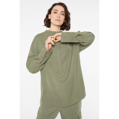 Langarmbluse SENSES.THE LABEL, Damen, Gr. M, grün (natural khaki), Material: 100% Lyocell, unifarben, casual, oversize normal, Rundhals, Langarm Ärmel mit Ärmelschlitz 1-Knopf-Manschette, Blusen, mit längerer Rückenpartie