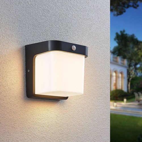 LED-Außenwandlampe Adenike mit Sensor