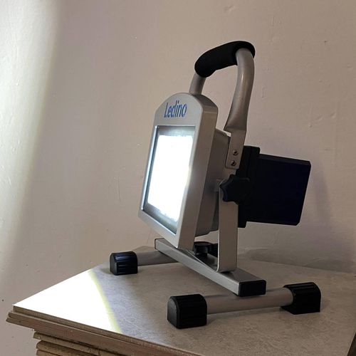 LED-Baustrahler Köpenick 209 Magnetfüße 20W 10,4Ah