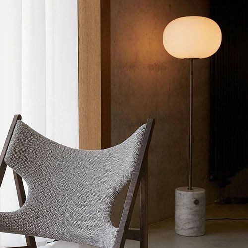 Audo Copenhagen JWDA Stehlampe marmor, dimmbar, Glasschirm