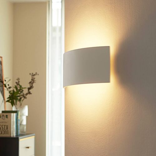 Lindby Wandleuchte Naike, weiß, Gips, Höhe 15 cm