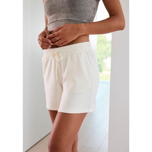 Sweatshorts COPENHAGEN STUDIOS, Damen, Gr. 36/38, N-Gr, weiß (wollweiß), Sweatware, Obermaterial: 54% Modal, 40% Polyester, 6% Elasthan, unifarben, casual, bequem ca. Mitte Oberschenkel, Hosen, aus hochwertigem Material