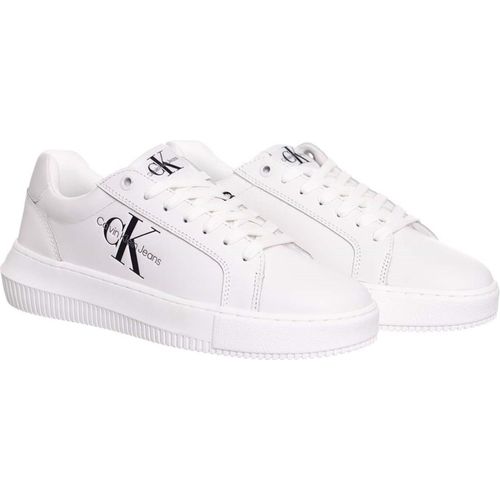 Calvin Klein Klobige Turnschuhe mit Etikettdruck in Weiß – 41
