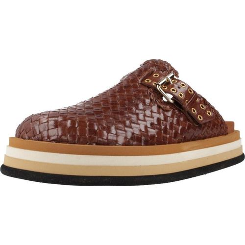 Braune Lederwaren aus Kaimanleder