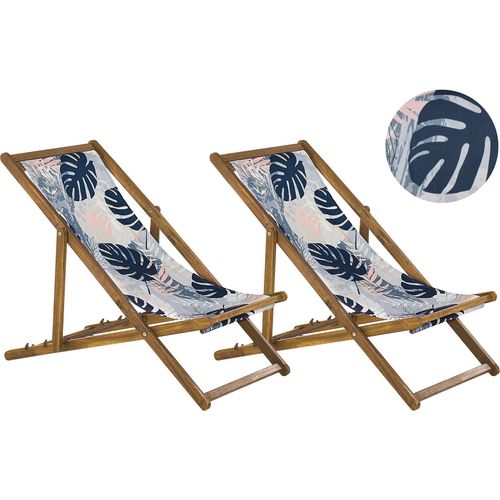 BELIANI Liegestühle 2er Set aus hellem Akazienholz mit buntem Bezug zusammenklappbar Blättermotiv Gartenausstattung Outdoor Gartenzubehör Modern