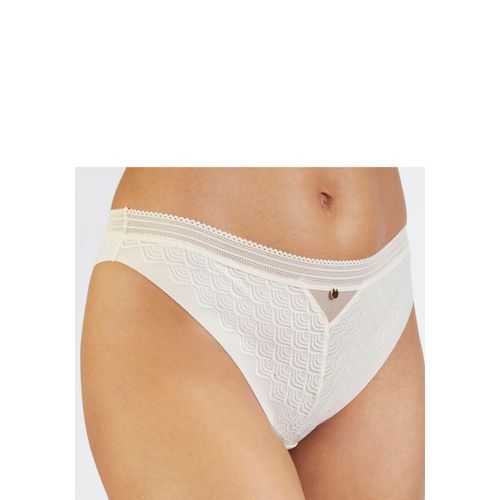 String LASCANA, Damen, Gr. 36/38, beige (champagner), Spitze, Obermaterial: 81% Polyamid, 19% Elasthan, Unterhosen, aus Spitze in moderner Optik mit extraflachen Kanten