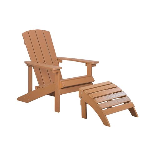 BELIANI Gartenstuhl mit Fußhocker Hellbraun Kunstholz Muskoka Stuhl mit breiten Armlehnen Gartenmöbel Gartenausstattung Lounge Terrasse