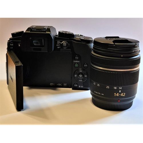 Panasonic LUMIX DMC-G70M (Kit mit 14-42mm Objektiv)