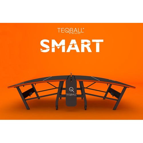 Teqball SMART Fußball auf einer Tischtennisplatte