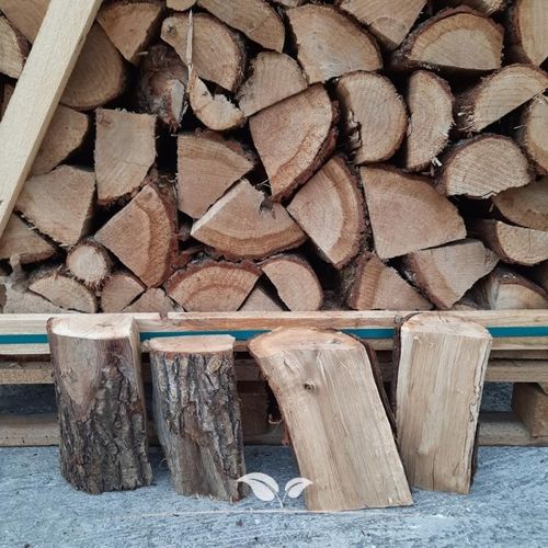 Brennholz, Eiche | 2 halbe Paletten von 1,0 RM