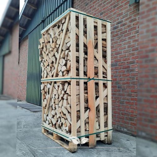 Brennholz, Esche | 3 große Paletten von 1,8 RM