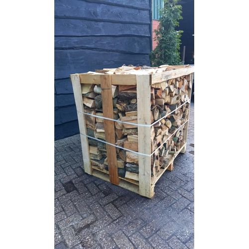 Brennholz, Mix aus Eiche und Buche | 2 halbe Paletten von 1,0 RM