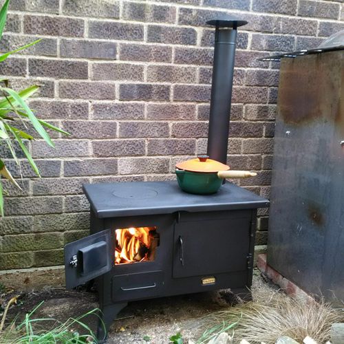 Kleiner Holzofen Gartenofen mit Gusseisenplatte Outdoor Kaminofen