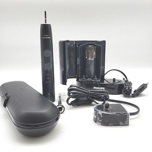 Philips Sonicare ProtectiveClean 5100 elektrische Zahnbürste, Schallzahnbürste mit 3 Putzmodi, Drucksensor, Timer, Reiseetui, UV-Reinigungsgerät, Schwarz, Modell HX6850/57