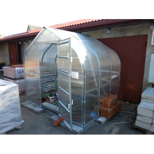 Gewächshaus KLASIKA STANDART 5 (2,5 x 2 m) mit fundament, 6 mm Polycarbonat und dachluken mit automatischen Öffnern.