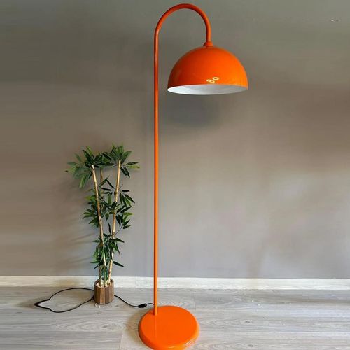 Moderne Stehlampe aus Metall mit E27, Verstellbarer Lampenschirm