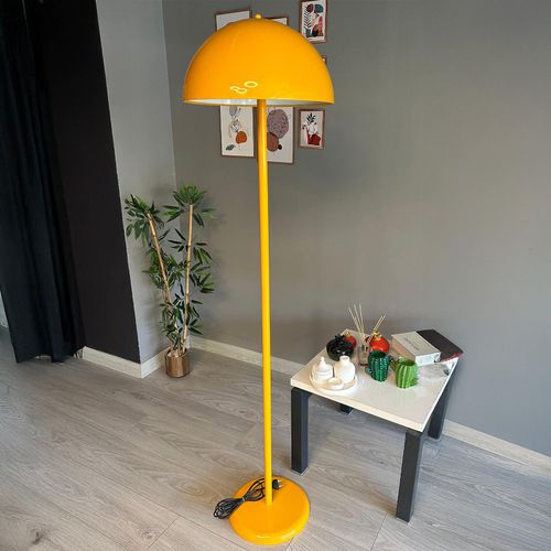 Gelbe Stehlampe Moderne Dekorative Stehlampe aus Metall