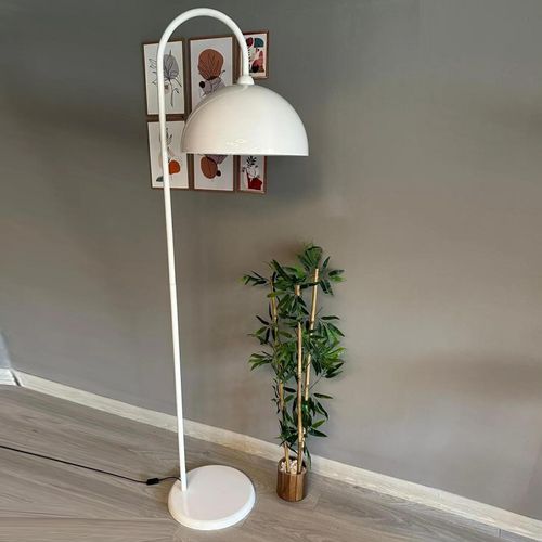 Weiße Stehlampe Moderne Dekorative Stehlampe aus Metall