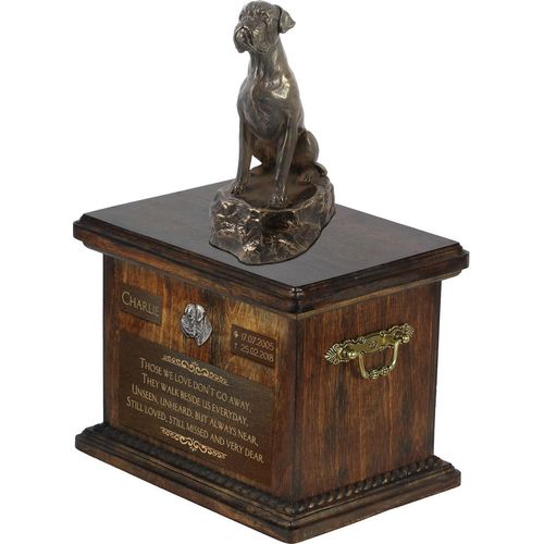 Boxer, Deutscher Boxer V - Eine Urne für die Asche eines Hundes, eine Urne mit einer Statue, eine personalisierte Hundeurne von der Marke Art-Dog.